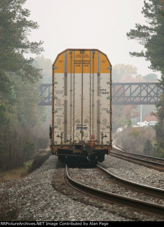 ETTX 716057 at the tail end of a line of auto racks